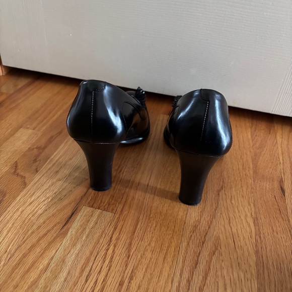 Tods Black Leather Loafer Heels